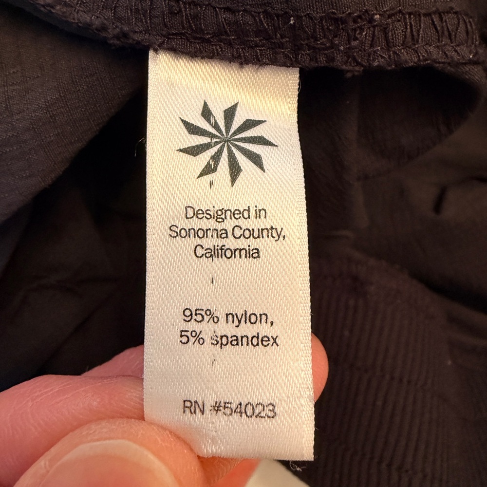 Athleta Size 4 Trekkie Shorts Black Nylon Stretch‎ Hiking Outdoor 9” Inseam - Picture 6 of 8